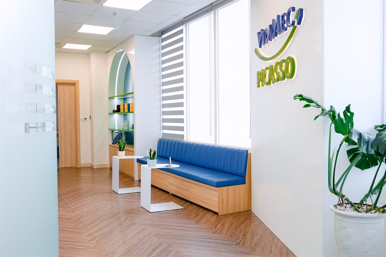 Bright Vinmec Picasso Dental reception and waiting area